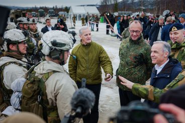 Merz im Flecktarn: „Wir sind bereit zur Abschreckung und zur Verteidigung“ – Politik im Fiebertraum
