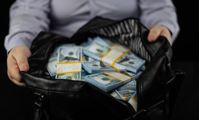 Russen raus! Sonst werden Gelder gestrichen: EU-Kommission erpresst internationale Kunstausstellung