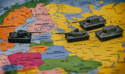 „Geschossen wird nur auf Befehl“ – Zeitung besucht Schüler in Lettland, die auf Krieg vorbereitet werden – Journalismus bleibt auf der Strecke