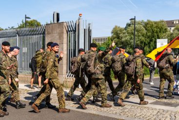 „Wir sollten die Altersgrenze für Reservisten von 65 auf 70 Jahre erhöhen“ – ja, im Interesse der Rüstungsindustrie