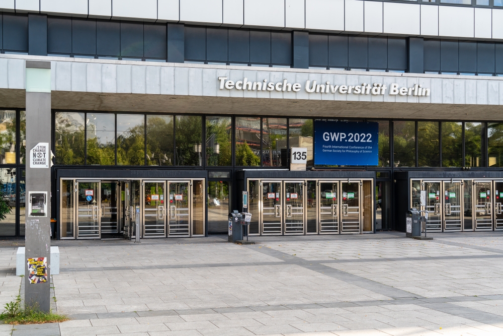 Dachschaden. Nach den Schulen stehen jetzt die Berliner Unis vorm Ausverkauf