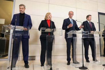 Bla, bla, bla. Von Bildung quatschen, aber viel lieber Kampfpanzer kaufen …
