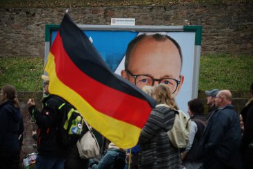 „Unsere Demokratie“ oder Wie die AfD von der Dummheit der etablierten Parteien profitiert