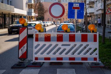 Einerseits beklagen, Städte und Gemeinden gehen am Stock, andererseits wahre Ursachen verschweigen