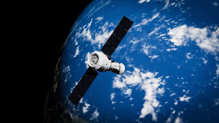 Medial widerspruchslos verbreiteter Irrsinn: Gebt dem Land eine Zukunft – mit Satelliten und Rüstungsgütern