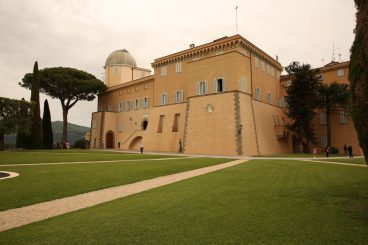 Dringende Warnung aus Castel Gandolfo: Entmachtet die Militär-KI, bevor es zu spät ist!
