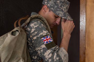 In Großbritannien ist von „harten Strafen“ gegenüber Wehrdienstverweigerern die Rede – Wachsamkeit ist gefragt