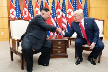Warum eigentlich vereinbarten Machthaber Trump und Genosse Kim noch immer kein neuerliches Tête-à-Tête? Der Glosse 2. Akt