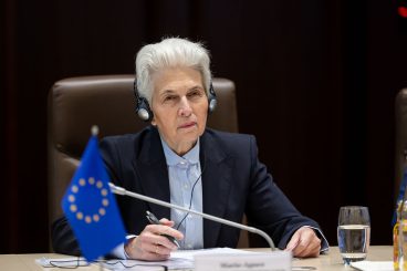 Strack-Zimmermann: „Russen aus dem Land werfen“ – Nein, Kriegstreiber raus!