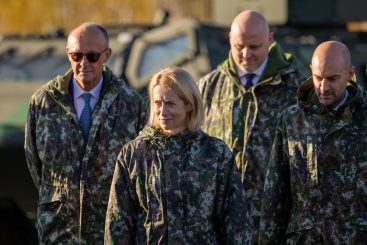 EU-Regierungschefs in Militärjacken: Verrat am Frieden