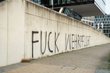 Zeichen für Frieden: Schüler streiken gegen Wehrpflicht