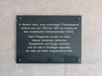 Leichter angebracht als abgenommen: Die NKWD-Gedenktafel von Köpenick