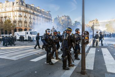 Polizeistaat Frankreich: RAID, CRS, BRI, GIGN, AGIGN, BRAV-M, G-M, LBD 40 – die Kürzel des Grauens